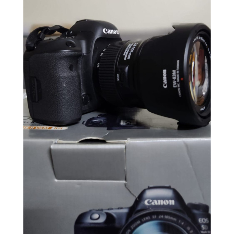 كاميرا كانون EOS 5D Mark IV مستعملة مع عدسة EF 24-105mm f/4L IS II USM
