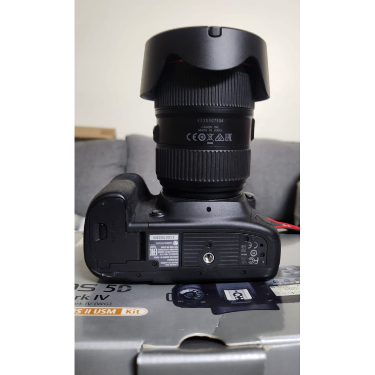كاميرا كانون EOS 5D Mark IV مستعملة مع عدسة EF 24-105mm f/4L IS II USM